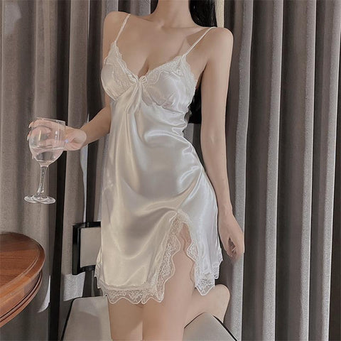??A simple and elegant moonlight white comfortable nightgown??