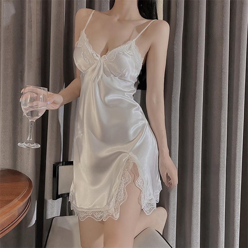 ??A simple and elegant moonlight white comfortable nightgown??