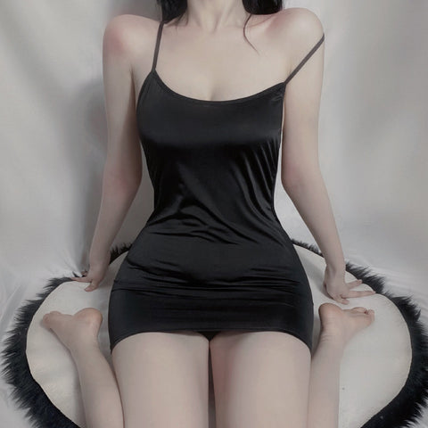 ??Sexy and alluring fitted camisole in solid color ??