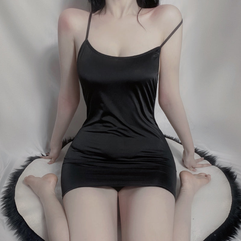 ??Sexy and alluring fitted camisole in solid color ??