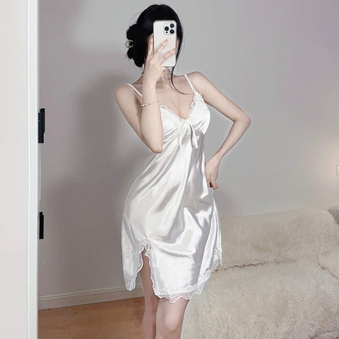 ??A simple and elegant moonlight white comfortable nightgown??