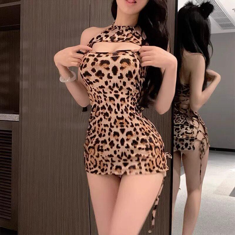 Sexy leopard????? print bodysuit with revealing strapless design and bodycon skirt.??
