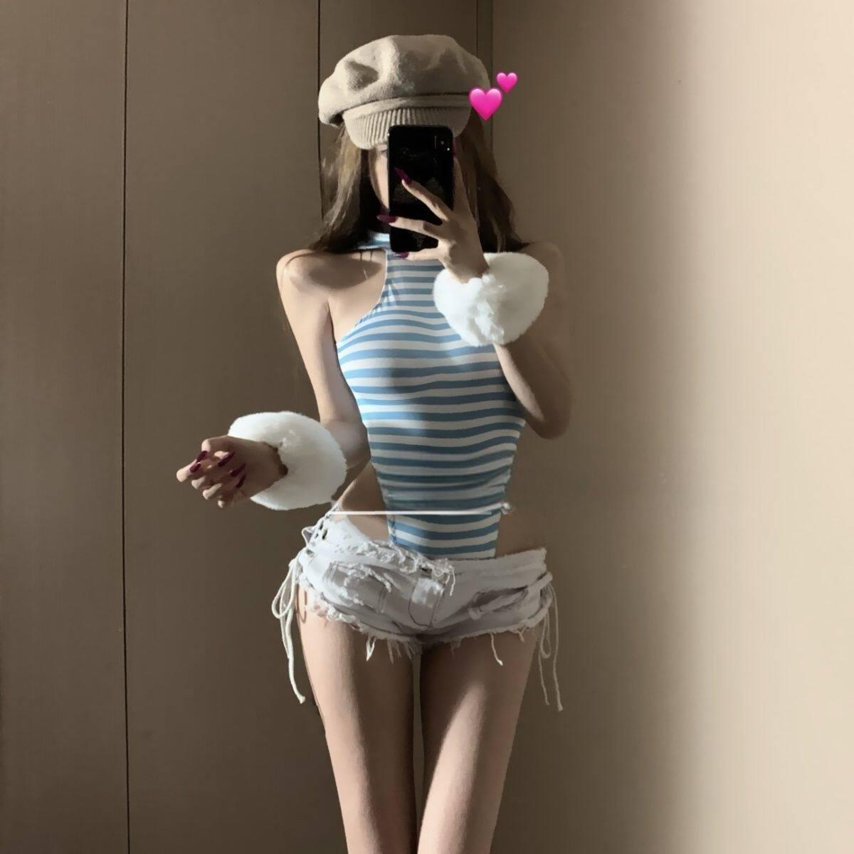 Blue?? striped lingerie, high-slit design, fitted swimsuit style.?????♀?