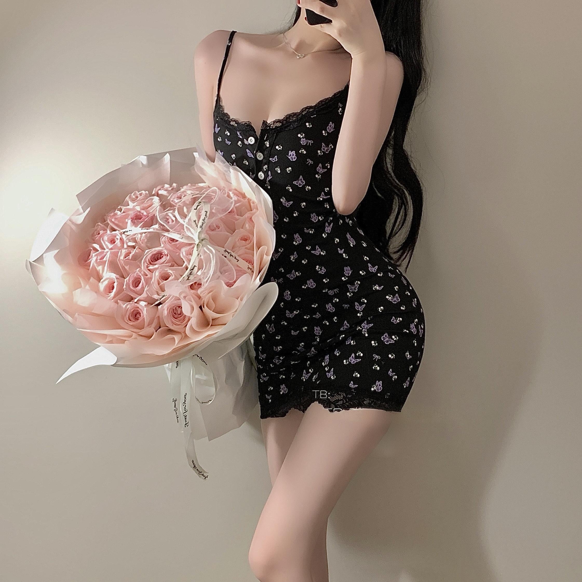 ??Sexy floral print bodycon slip dress with a pure and alluring style??