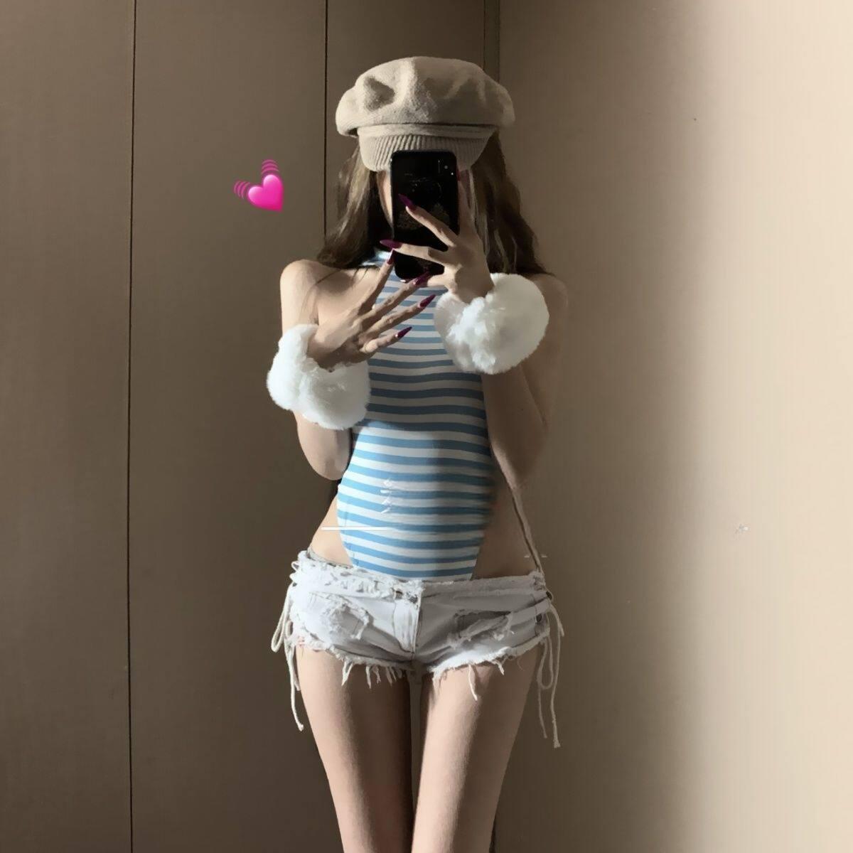 Blue?? striped lingerie, high-slit design, fitted swimsuit style.?????♀?