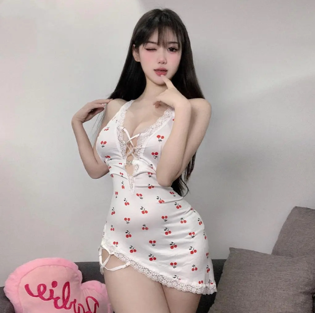 ??Cute floral print sexy style camisole bodycon nightgown??