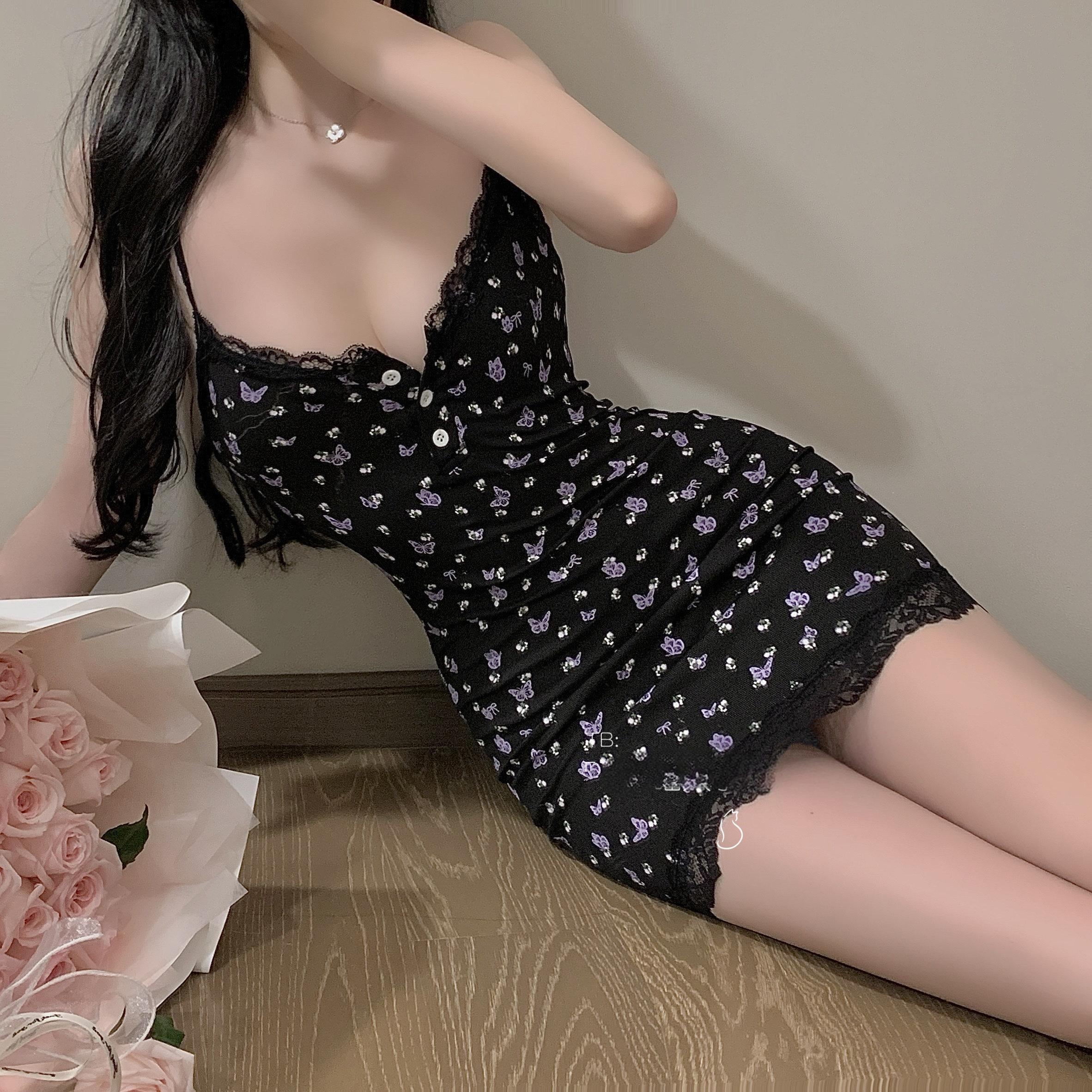 ??Sexy floral print bodycon slip dress with a pure and alluring style??