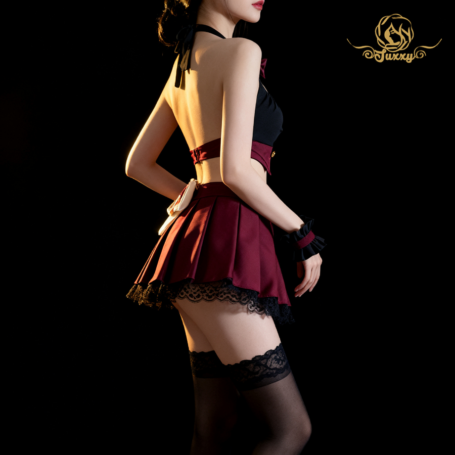 High-end erotic ??cosplay outfits include a matching bow decoration and a pleated skirt.?????