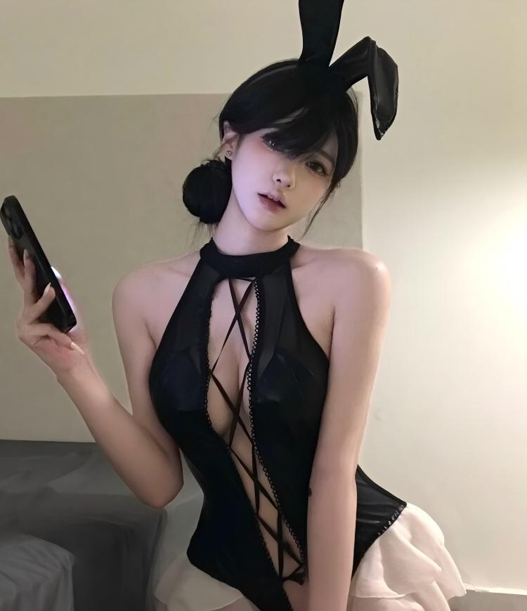 "Rabbit doll"?? sexy pure desire bunny girl tight strap design patent leather sex???? jumpsuit