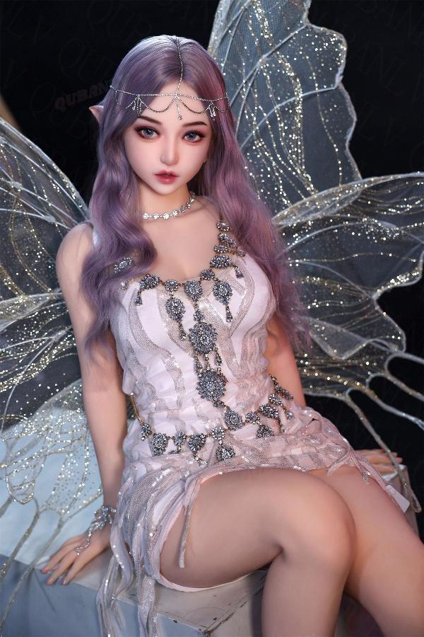 Poupée féerique avec cheveux violets Atilia 125 à 155 cm